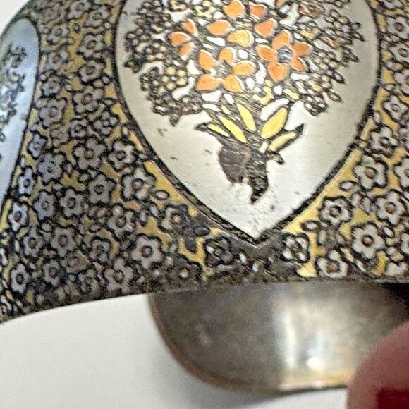 Reed & Barton Damascene Wide Cuff Bracelet – Floral Heart Design – Vintage Jewel - Picture 2 of 9